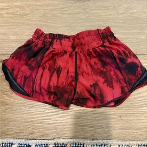 Lululemon Athletica 2.5 inch low rise hotty hot